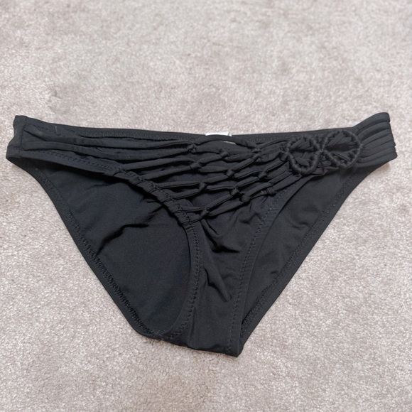 Becca black macrame bikini bottoms size small - Picture 1 of 9